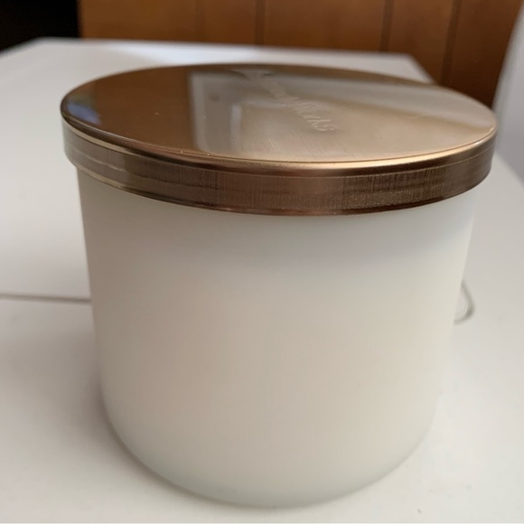 NEW BATH & BODY WORKS WINTER CANDY APPLE Christmas Sleigh 3-Wick Candle 14.5 oz - Picture 4 of 8